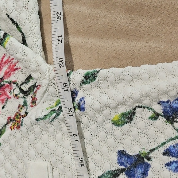 White House Black Market - Gently Worn Snap Button Up Cardigan - XL - Picture 4 of 8